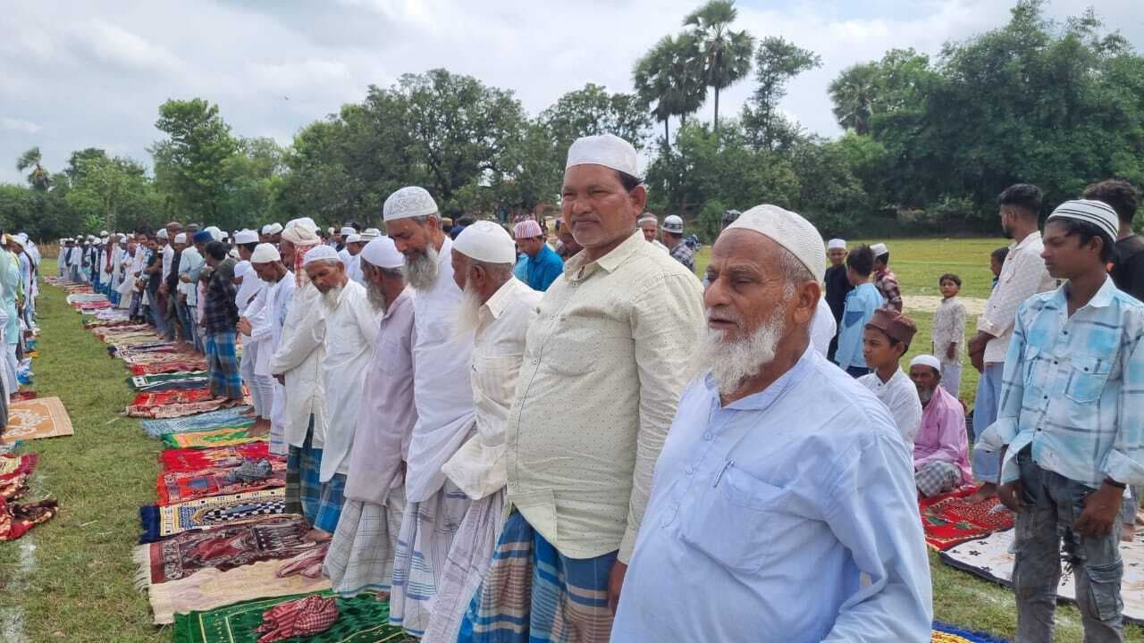 Darbhanga News: बारिश के लिए विशेष नमाज अदा कर अल्लाह ताला से लगायी गुहार