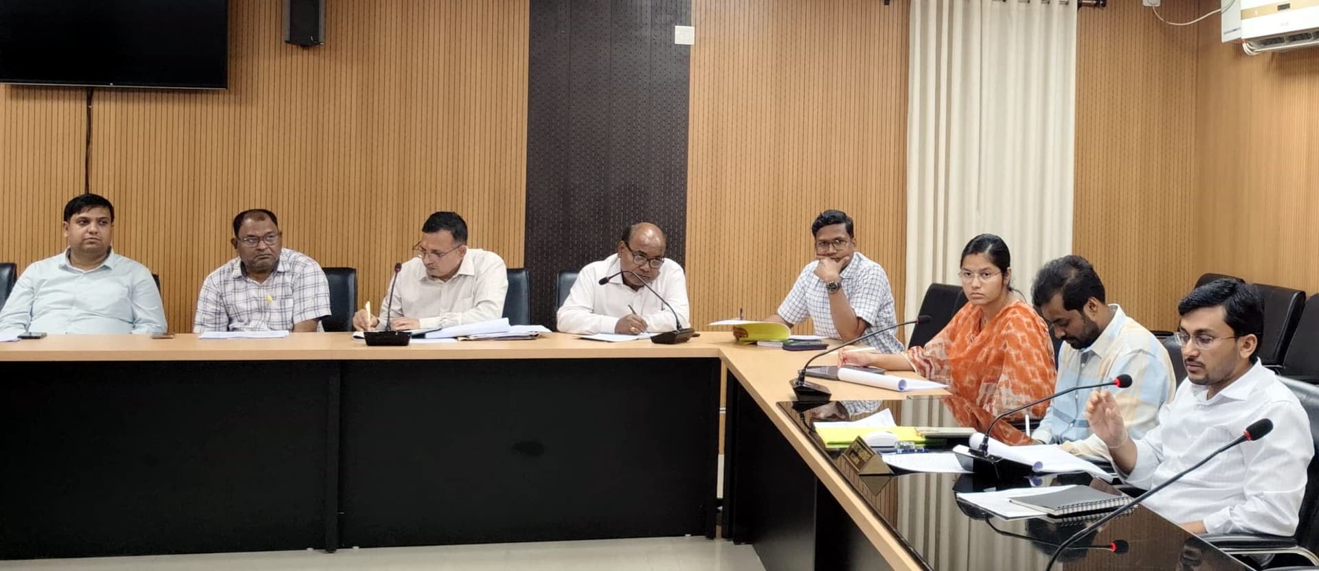 मानक के अनुसार गुणवत्ता अनुरूप ससमय खाद्यान्न उपलब्ध कराये : डीएम