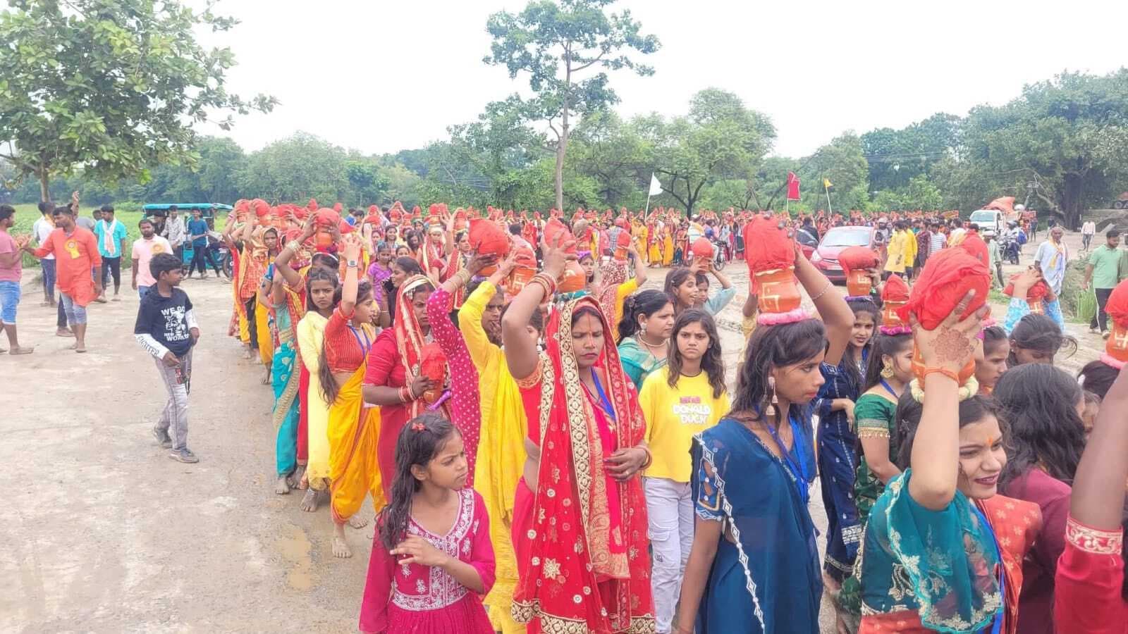 कलश यात्रा के साथ सात दिवसीय श्रीमद्भागवत कथा शुरू