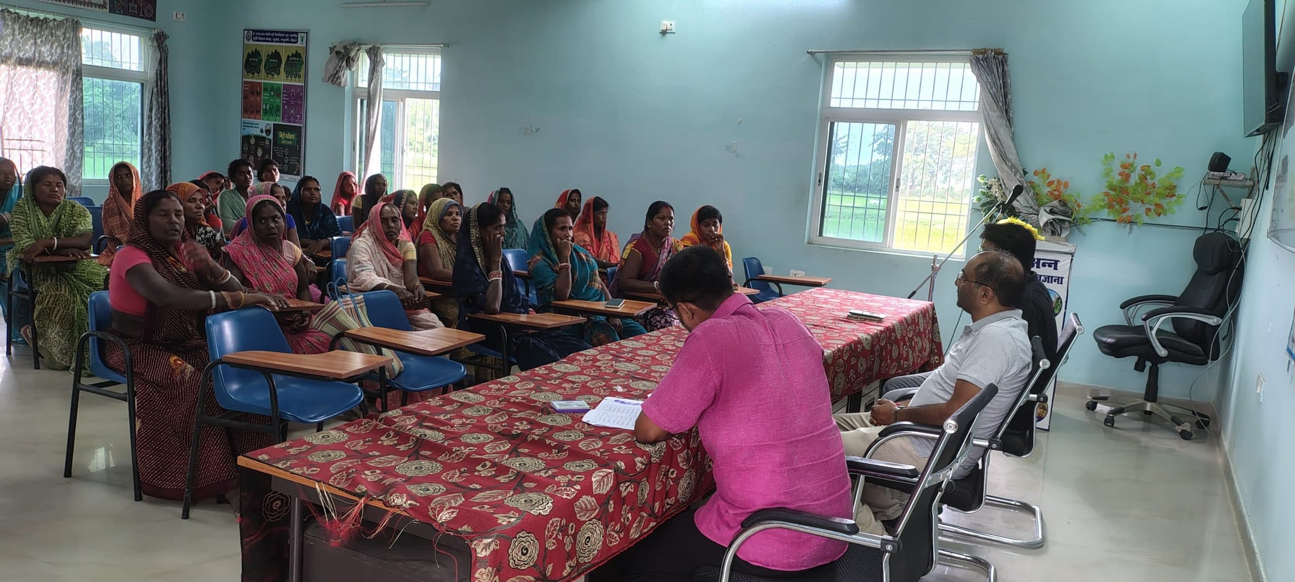 Madhubani News : कृषक प्रशिक्षण सह आदान वितरण कार्यक्रम आयोजित