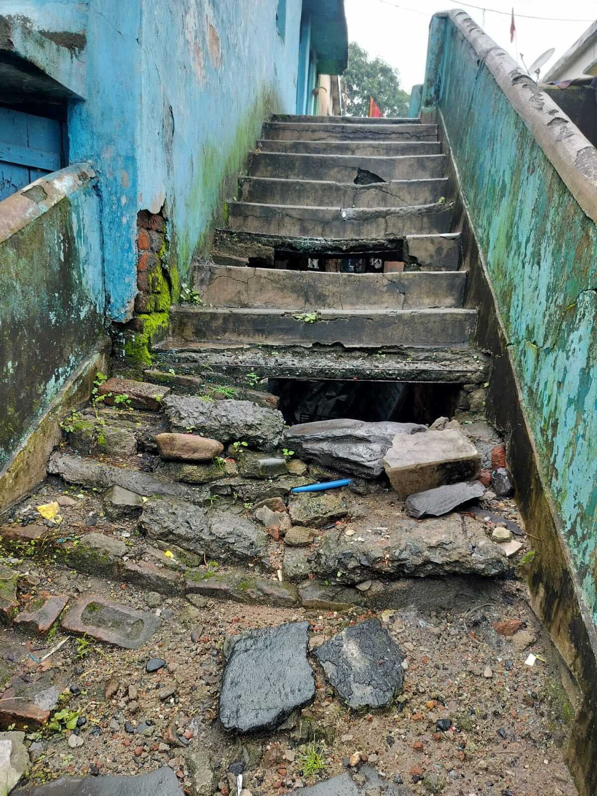 Bokaro News : ढोरी जीएम ने जर्जर क्वार्टरों का लिया जायजा