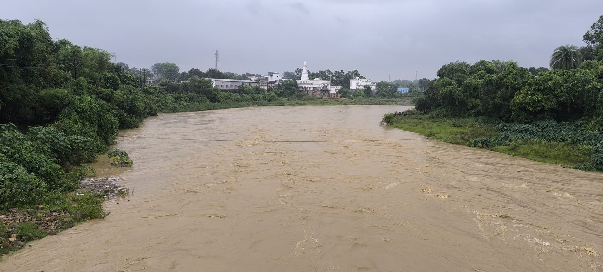 GIRIDIH NEWS: झमाझम बारिश से उफान पर उसरी नदी, शहरी क्षेत्र में जगह-जगह जलभराव