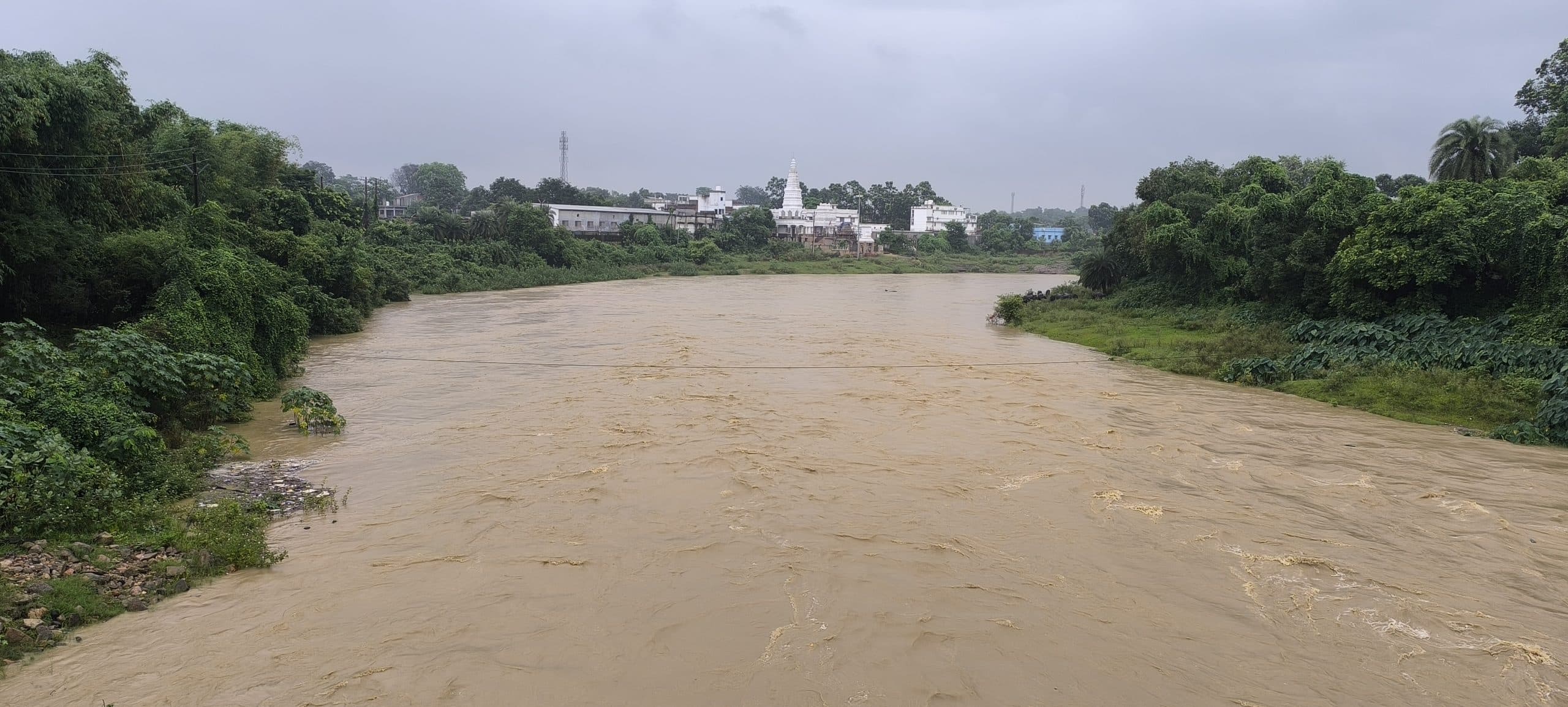 GIRIDIH NEWS: झमाझम बारिश से उफान पर उसरी नदी, शहरी क्षेत्र में जगह-जगह जलभराव