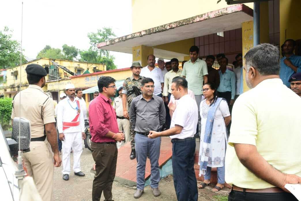 Bhagalpur news निर्धारित समय पर पूरा करें गणना प्रपत्र का कार्य :डीएम