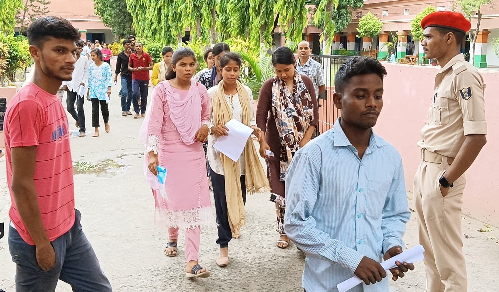 Motihari: 17 केंद्रों पर सिपाही चयन काे लेकर परीक्षा आयोजित, शामिल हुए 7439 परीक्षार्थी