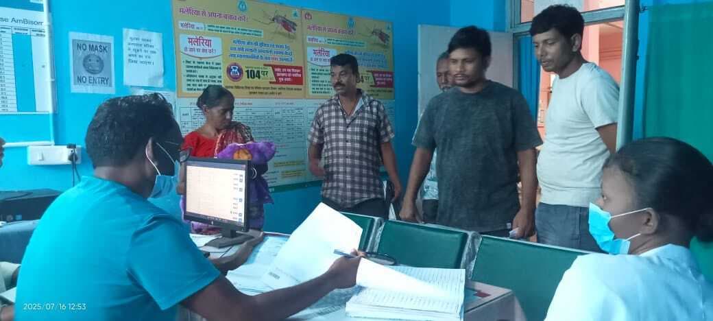 अस्पताल में मौसमी बीमारियों के मरीजों की संख्या में इजाफा