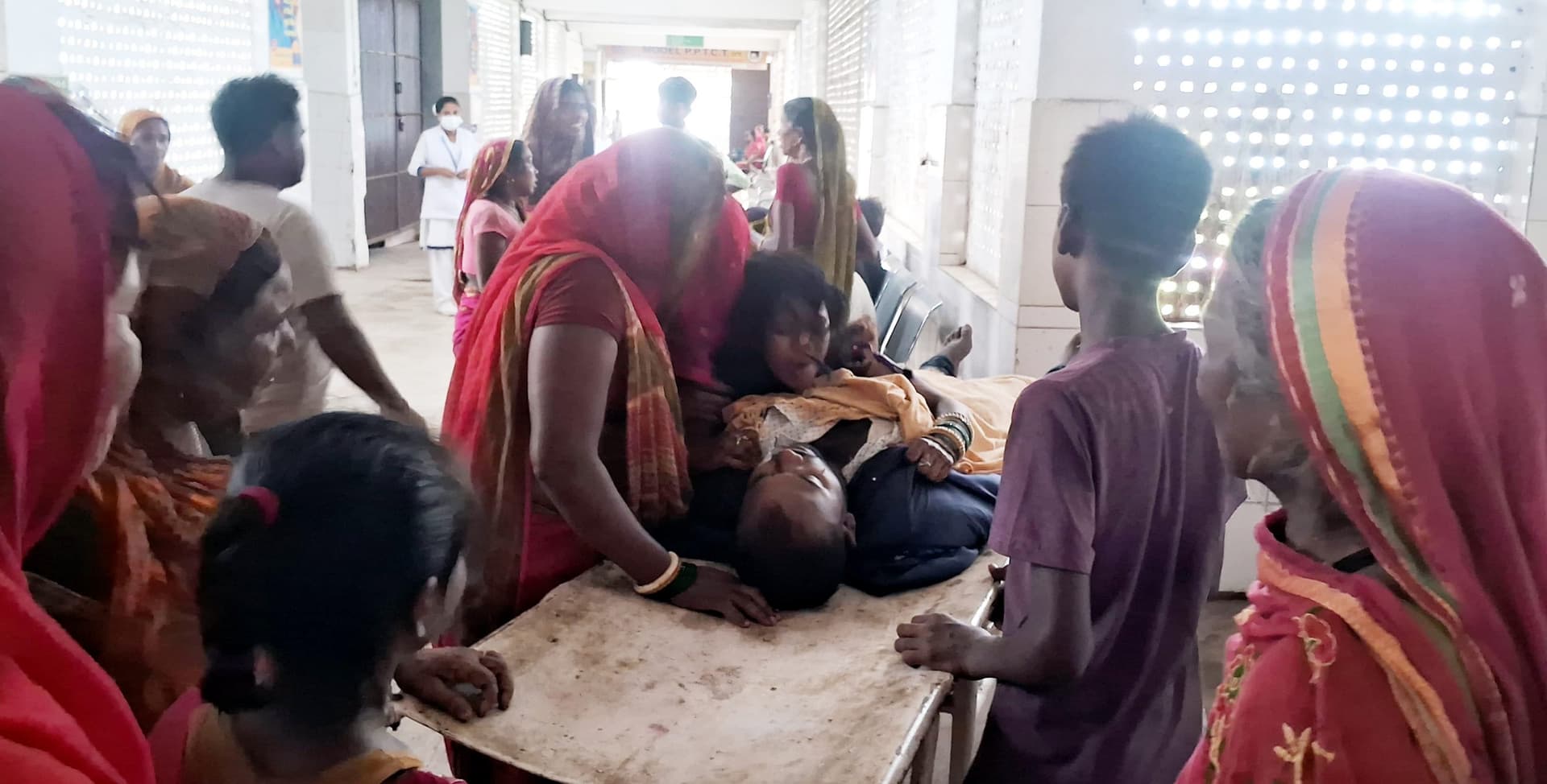 एक माह पूर्व हुई थी शादी, ससुराल से घर जाते वक्त हादसे में गयी जान, दोस्त गंभीर