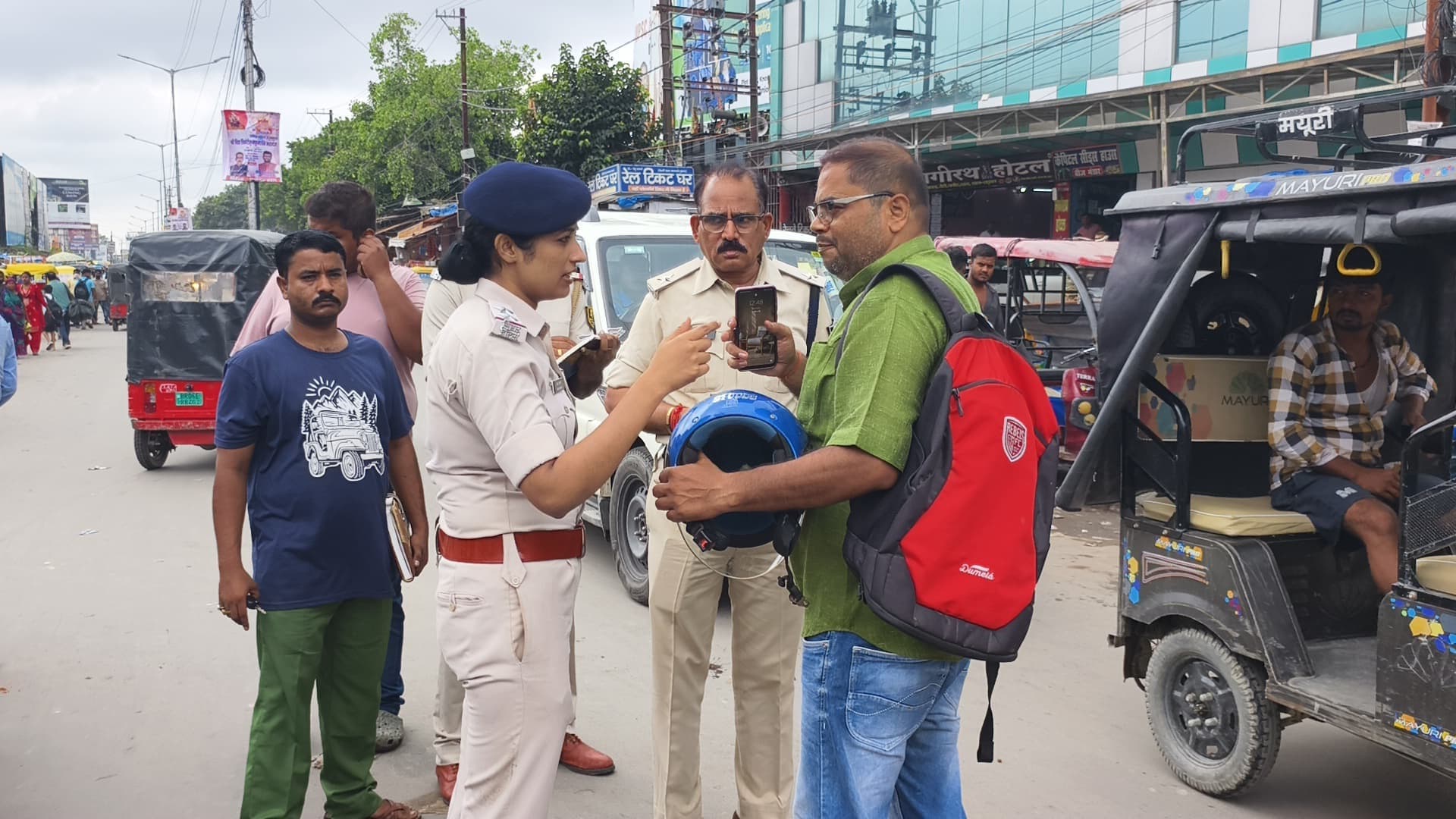 कंस्ट्रक्शन कंपनी के मैनेजर के बैग से स्टेशन रोड में 50 हजार रुपये उड़ाये