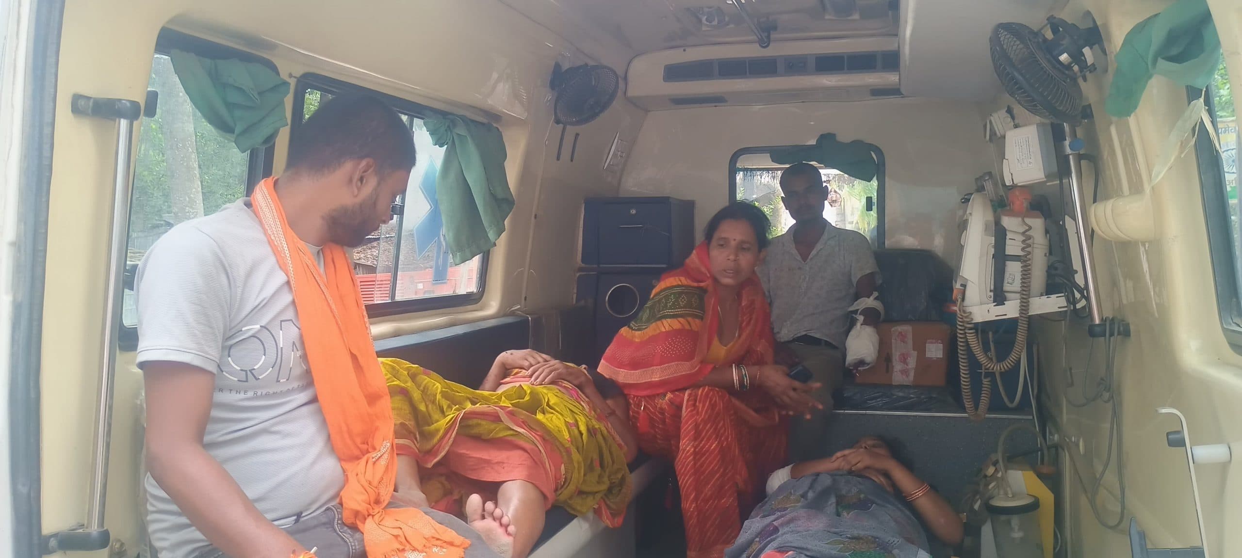 एनएच 31 पर बस ने बाइक सवार को पीछे से मारी टक्कर, दो महिला सहित तीन घायल