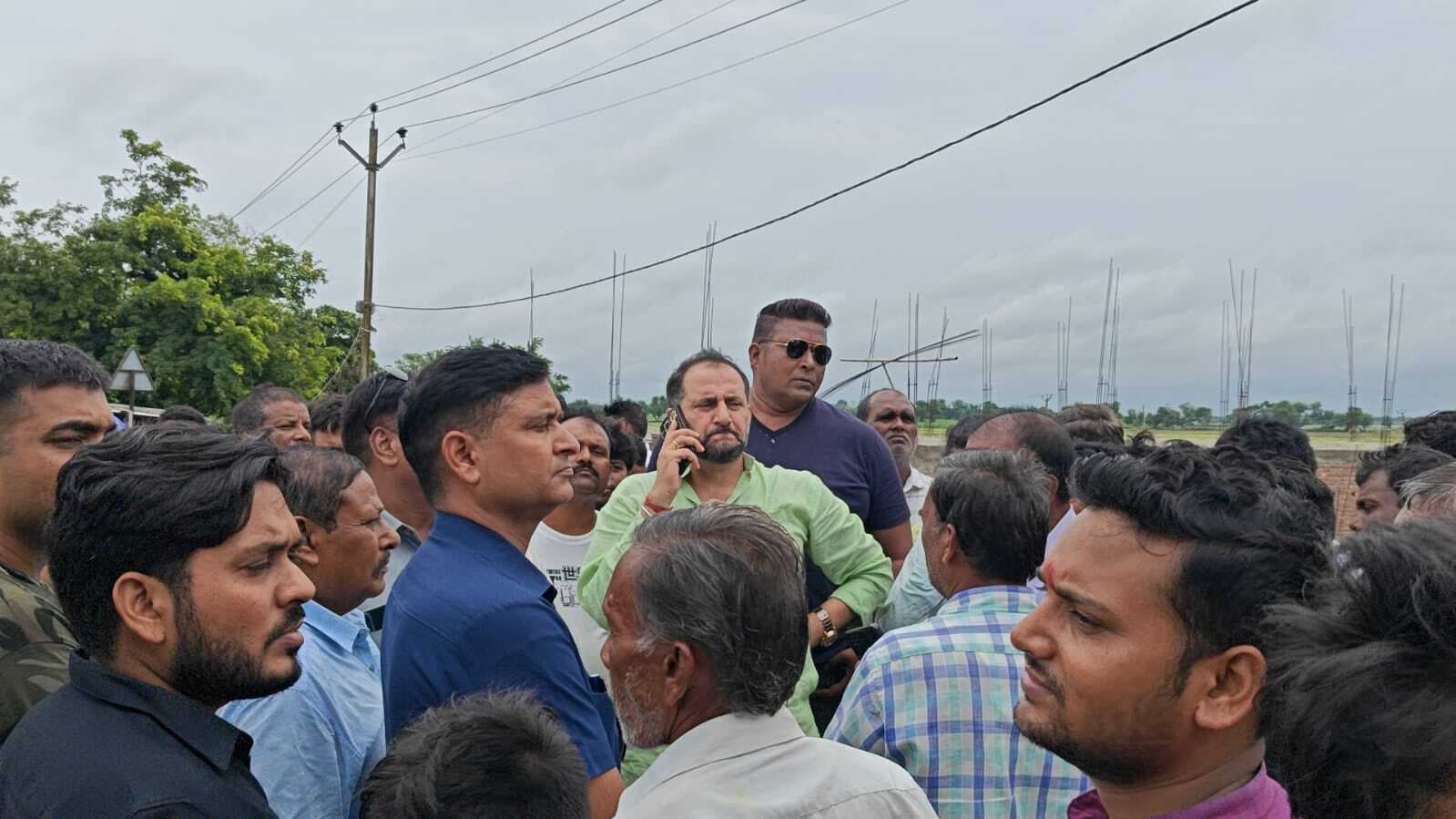 जनरल स्टोर से ढाई लाख का सामान चोरी