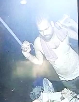 स्टोर में घुस कर चोरों ने बड़ा नुकसान किया