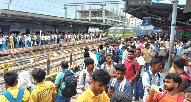 सिपाही भर्ती परीक्षा के बाद मुजफ्फरपुर जंक्शन पर परीक्षार्थियों का हुजूम