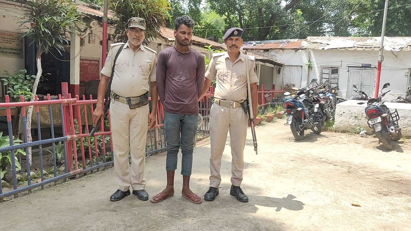 पॉक्सो एक्ट मामले में फरार आरोपित गिरफ्तार