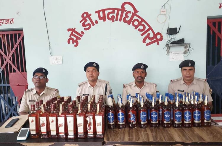 पिकअप से 63.750 लीटर विदेशी शराब जब्त, तस्कर फरार