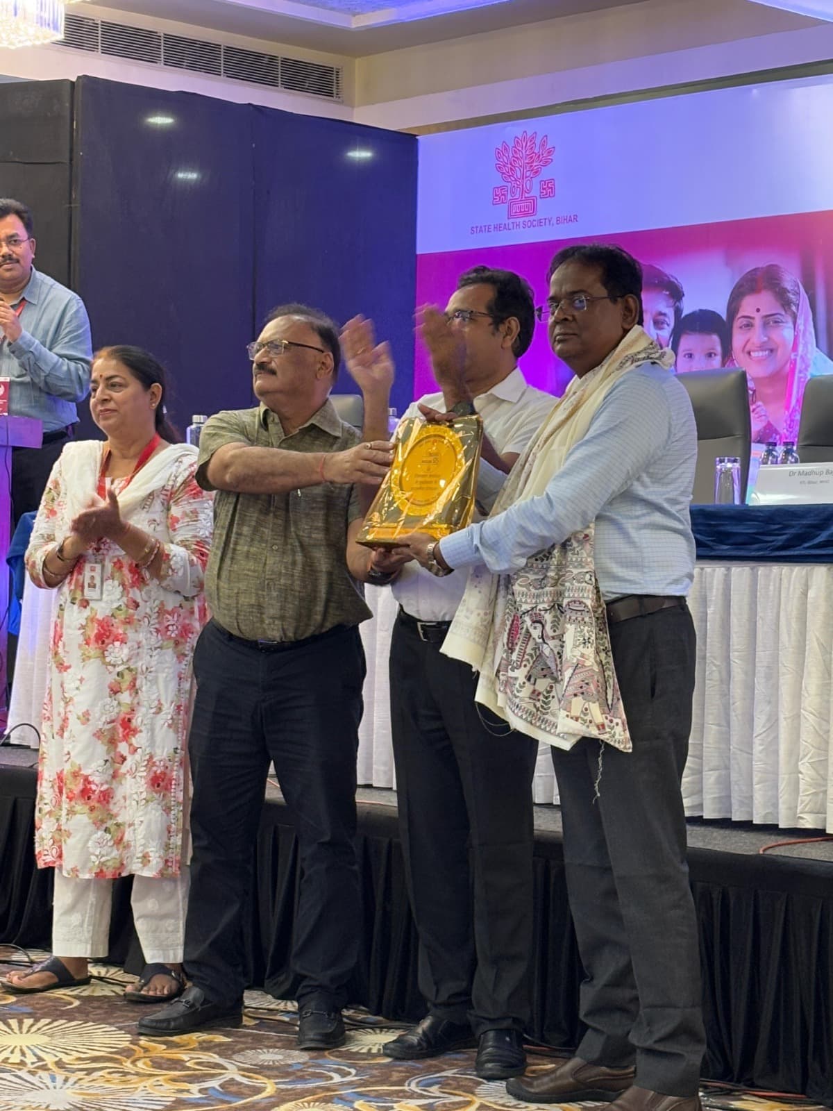 उत्कृष्ट कार्य के लिए डीआइओ हुए सम्मानित