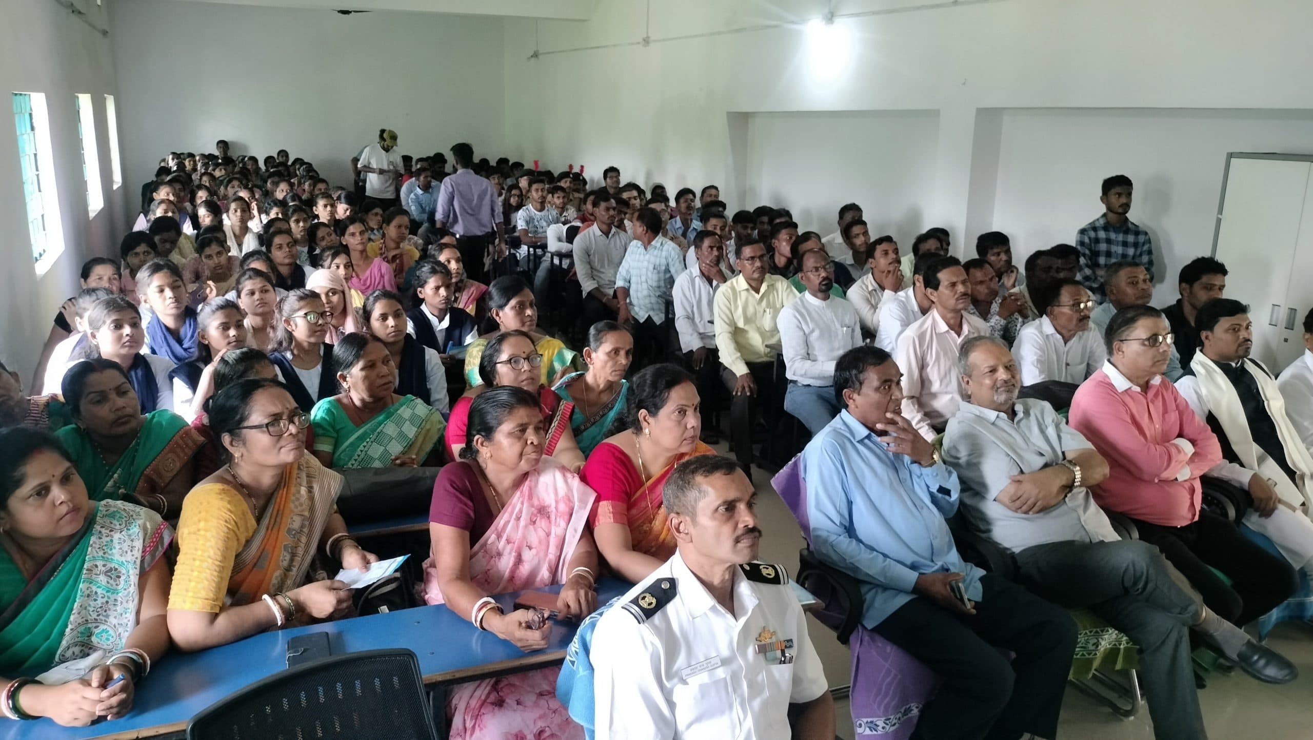 तटरक्षक बल में शामिल होकर रोजगार के साथ देश की सेवा करें : कमांडेंट