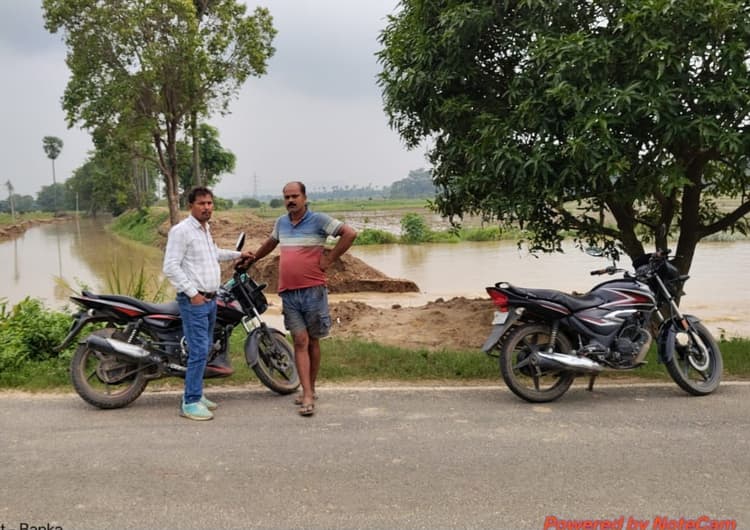 कनीय अभियंता ने भिखनपुर बांध के ध्वस्त तटबंध का किया निरीक्षण