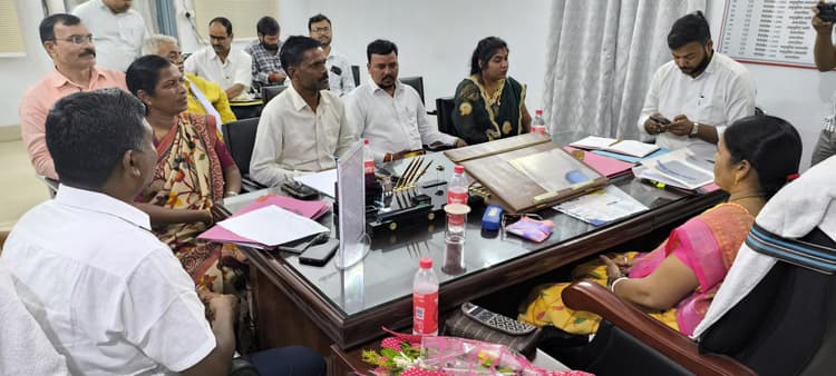 Giridih News :जिप की बैठक में पेयजल व स्वच्छता विभाग के काम पर हुई चर्चा