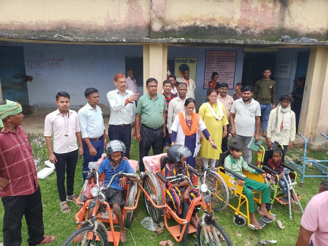 Giridih News :दिव्यांग बच्चों के लिए बीआरसी में लगा शिविर