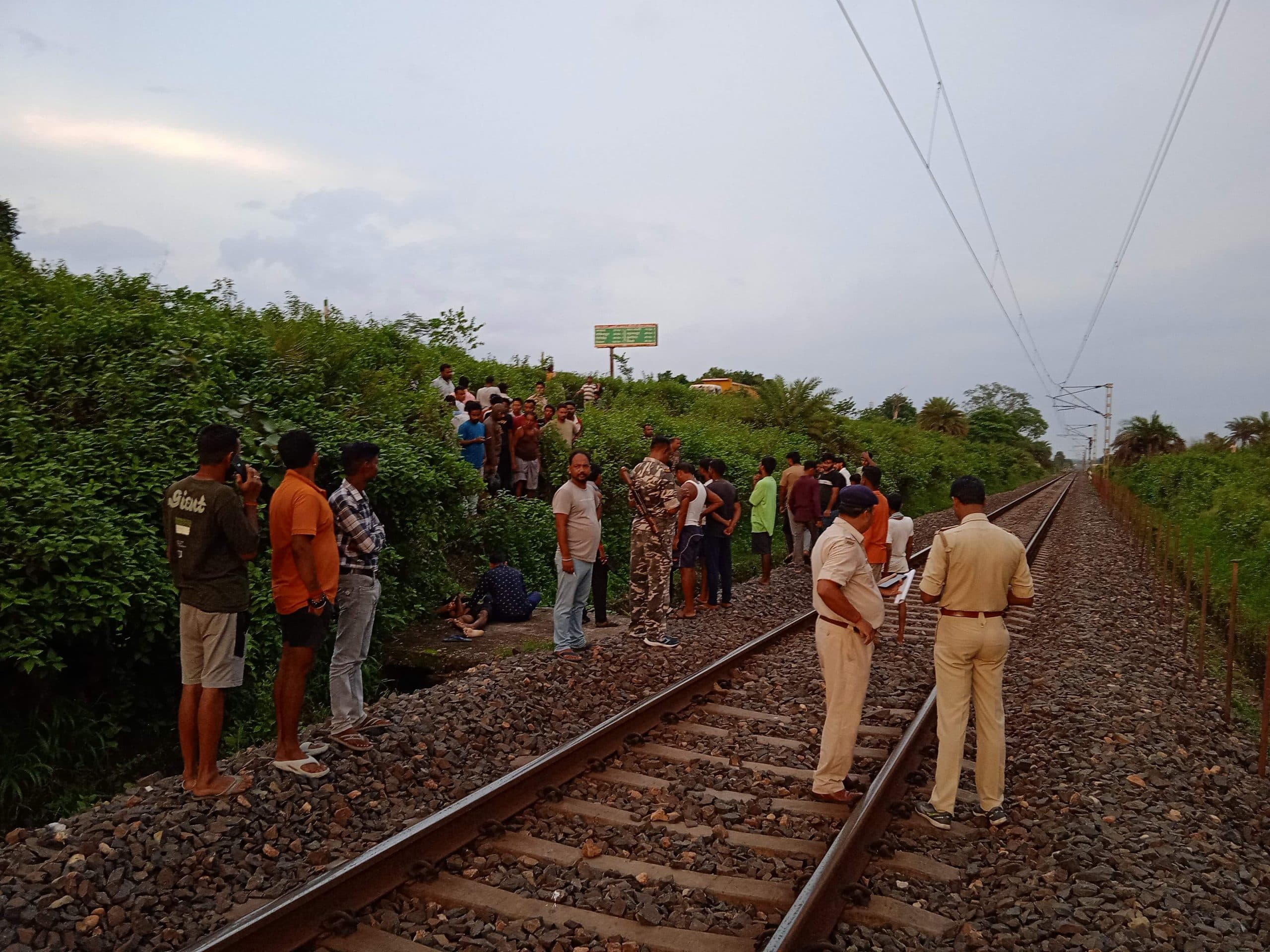 Bokaro News : अमलाबाद पुलिस ने रेल पटरी से युवक का शव किया बरामद