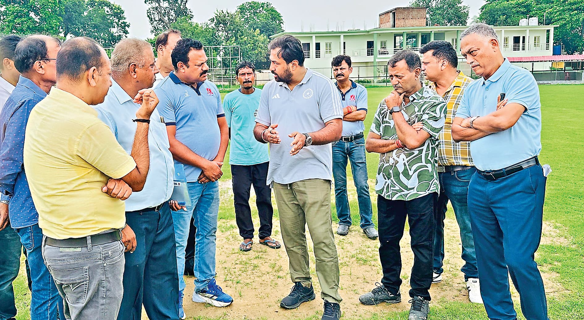 Sports : बीसीसीआइ की टीम ने हजारीबाग क्रिकेट ग्राउंड का निरीक्षण किया