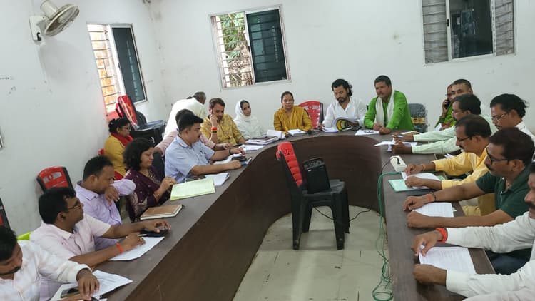 बीस सूत्री समिति की बैठक में योजनाओं की समीक्षा