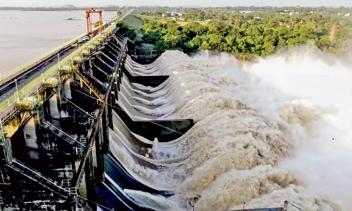 दो दिनों में छोड़ा गया 57 हजार क्यूसेक पानी, तटवर्ती जिलों में बाढ़ का खतरा