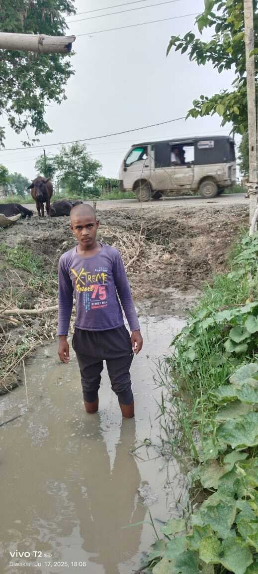 किलनी गांव की गली में भरा पानी, ग्रामीणों को हो रही परेशानी