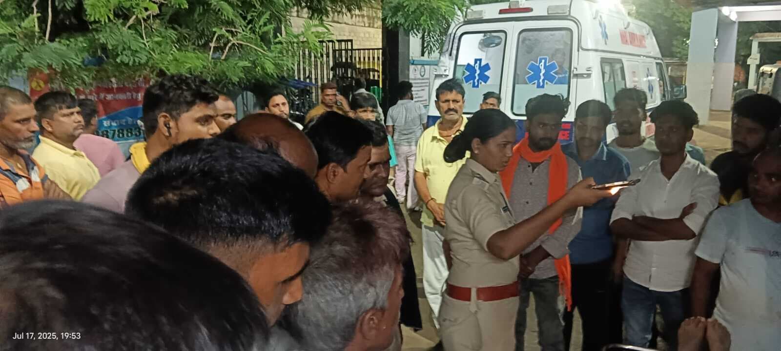 बड़े भाई के तेरहवीं का सामान खरीदकर घर जा रहे बाइक सवार को ट्रक ने रौंदा, मौत