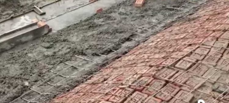 छठ घाट निर्माण में अनियमितता पर लोगों में आक्रोश