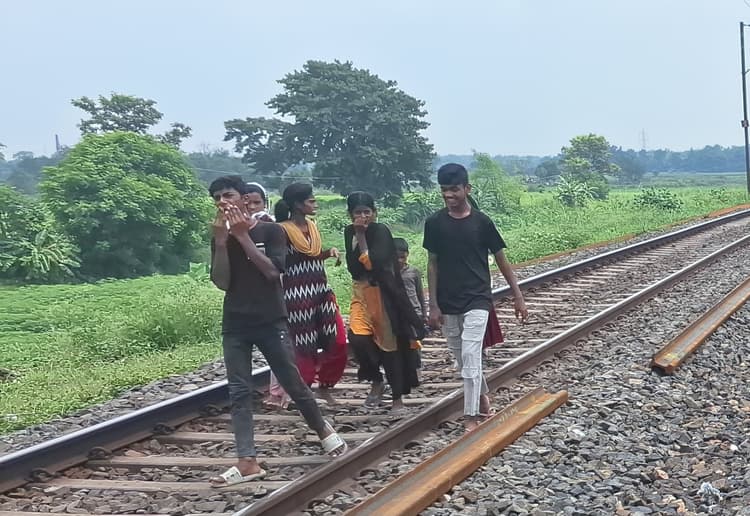 देवीपुर समपार ढाला के पास ट्रेन से कटकर महिला की मौत