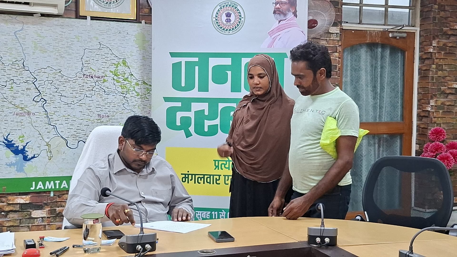 डीसी ने जनता दरबार में 40 लोगों की सुनी समस्याएं