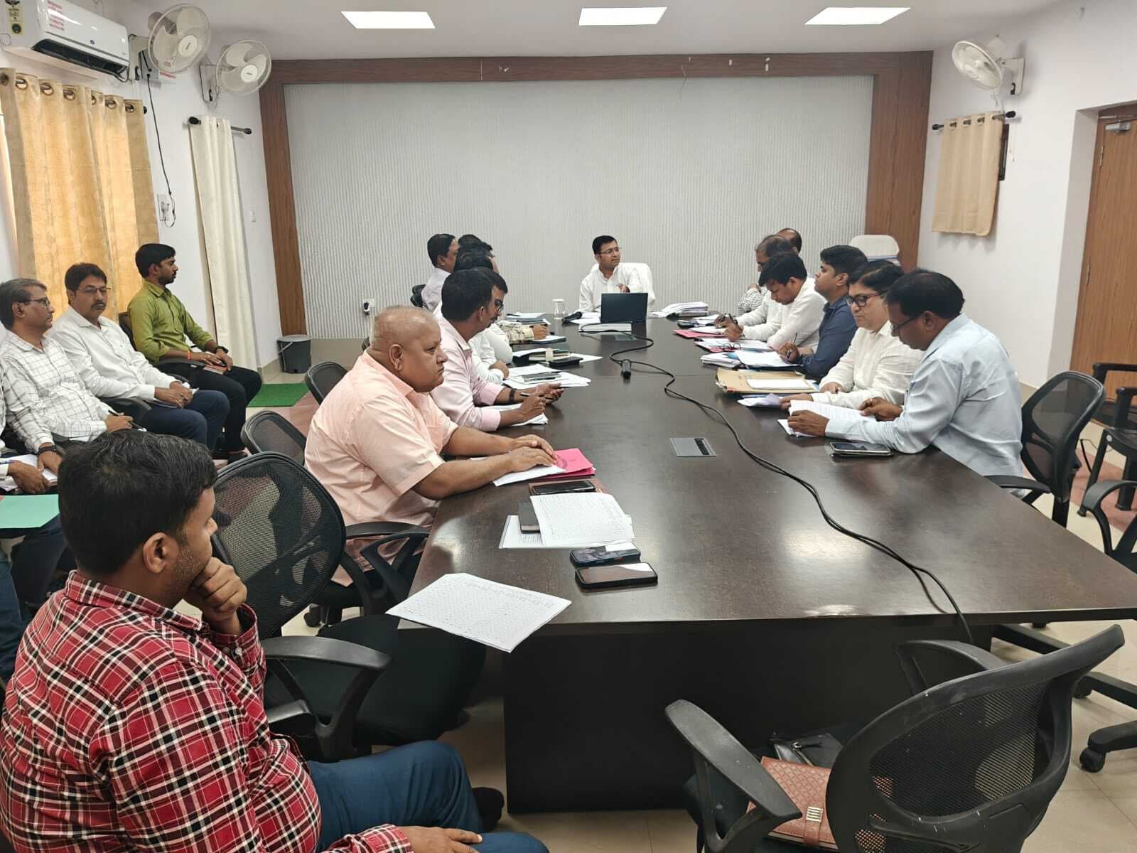 समग्र विकास शिविर में प्राप्त आवेदनों का ससमय करें निष्पादन : डीएम