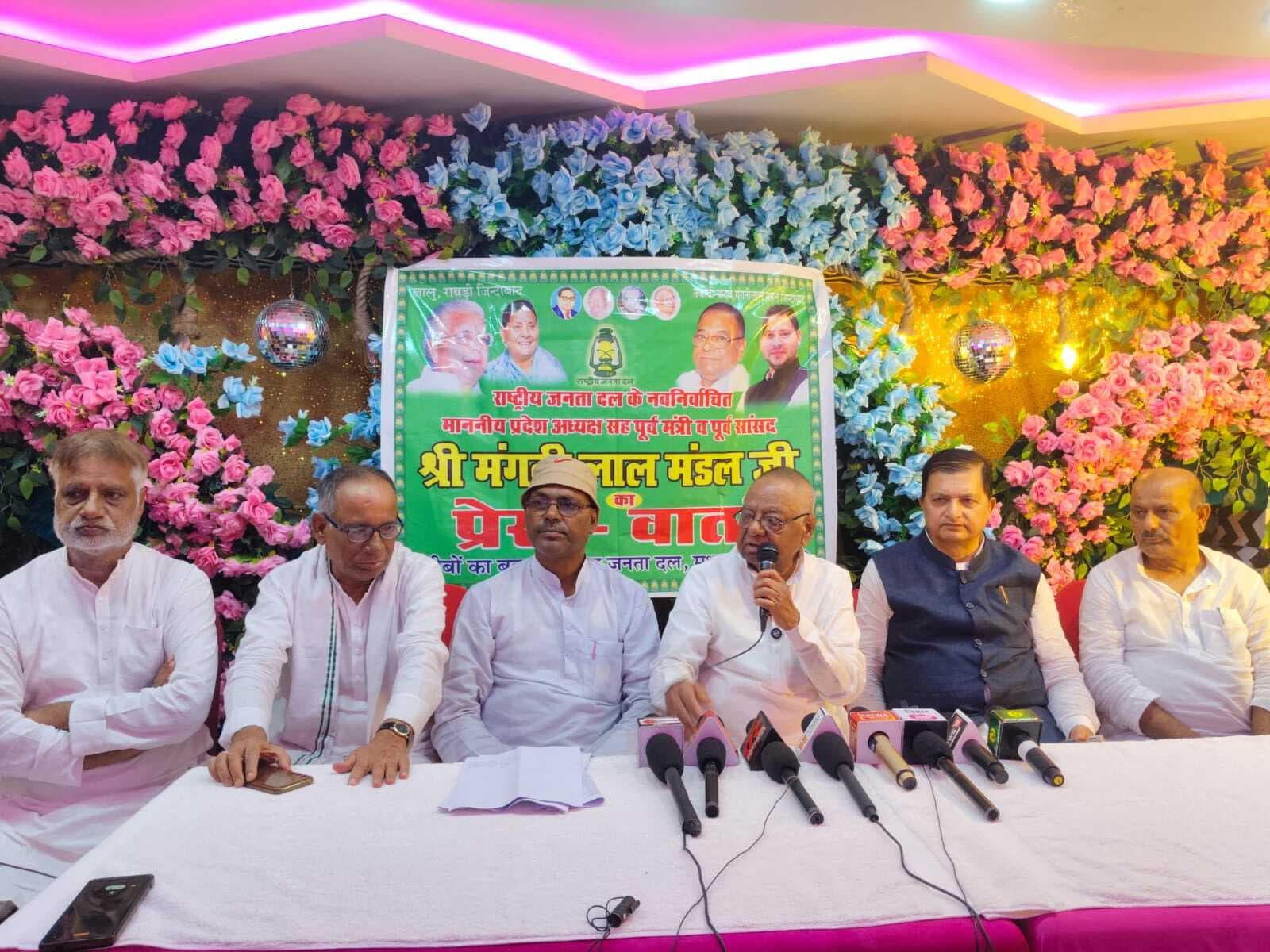 Madhubani News : मतदाता पुनरीक्षण के नाम पर नागरिकता खत्म करने की साजिश : मंगनी लाल मंडल