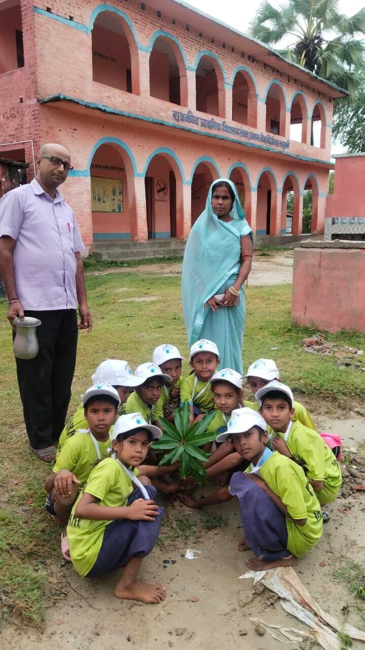 Madhubani News : एक पेड़ मां के नाम कार्यक्रम का किया आयोजन