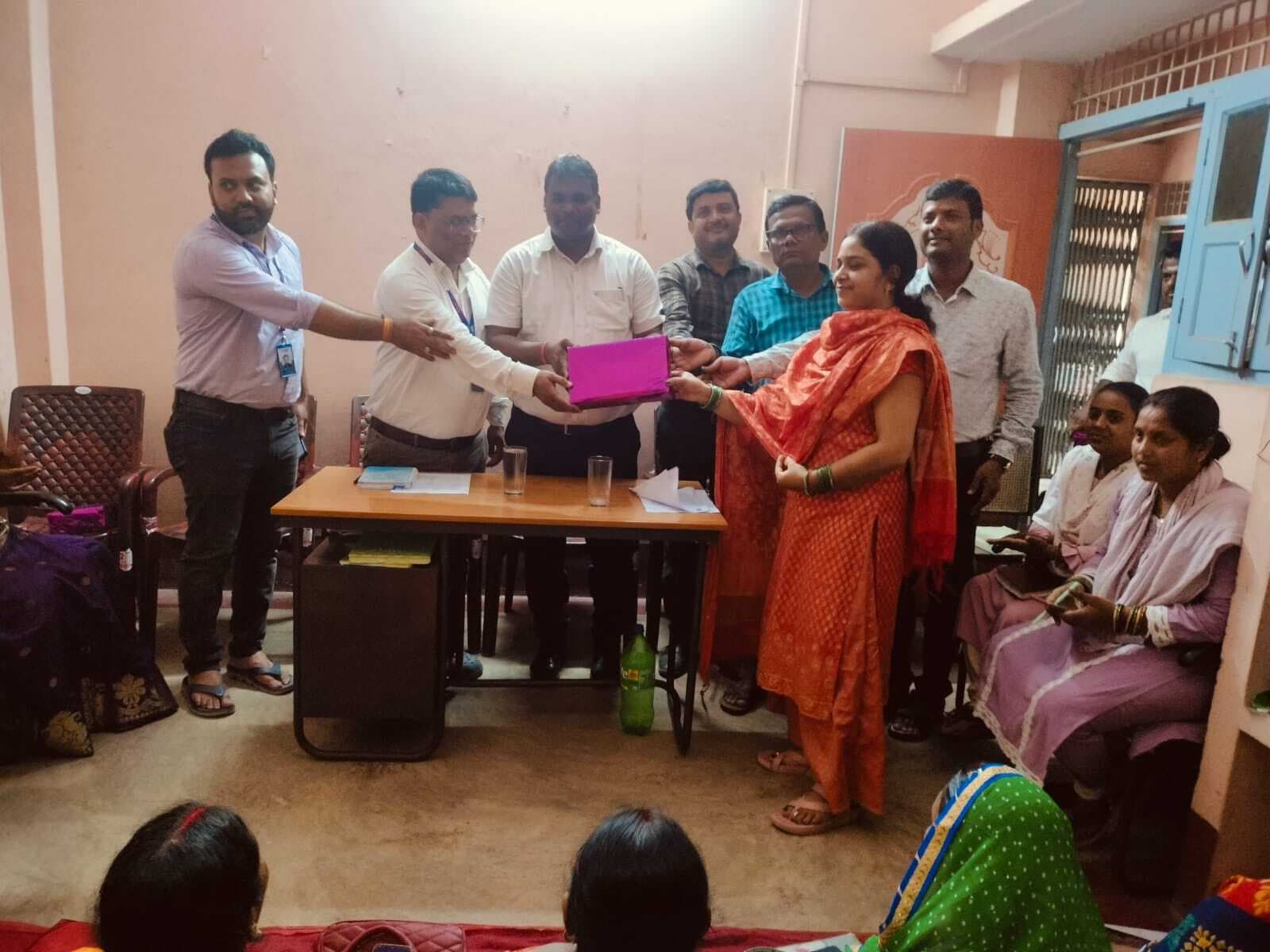 कैंप लगाकर जीविका दीदीयों को किया गया सम्मानित