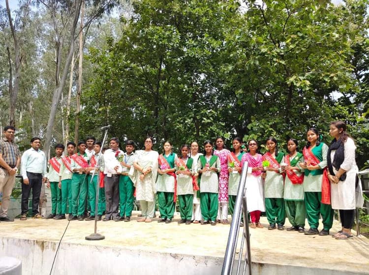 East Singhbhum News : 9वीं का छात्र उदय पीएम व छात्रा सुप्रिया अध्यक्ष