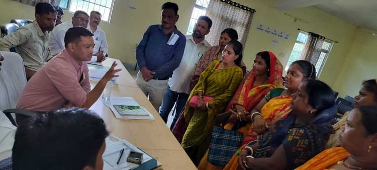 East Singhbhum News : महिलाएं बोलीं, मंईयां योजना की त्रुटियां दूर हों