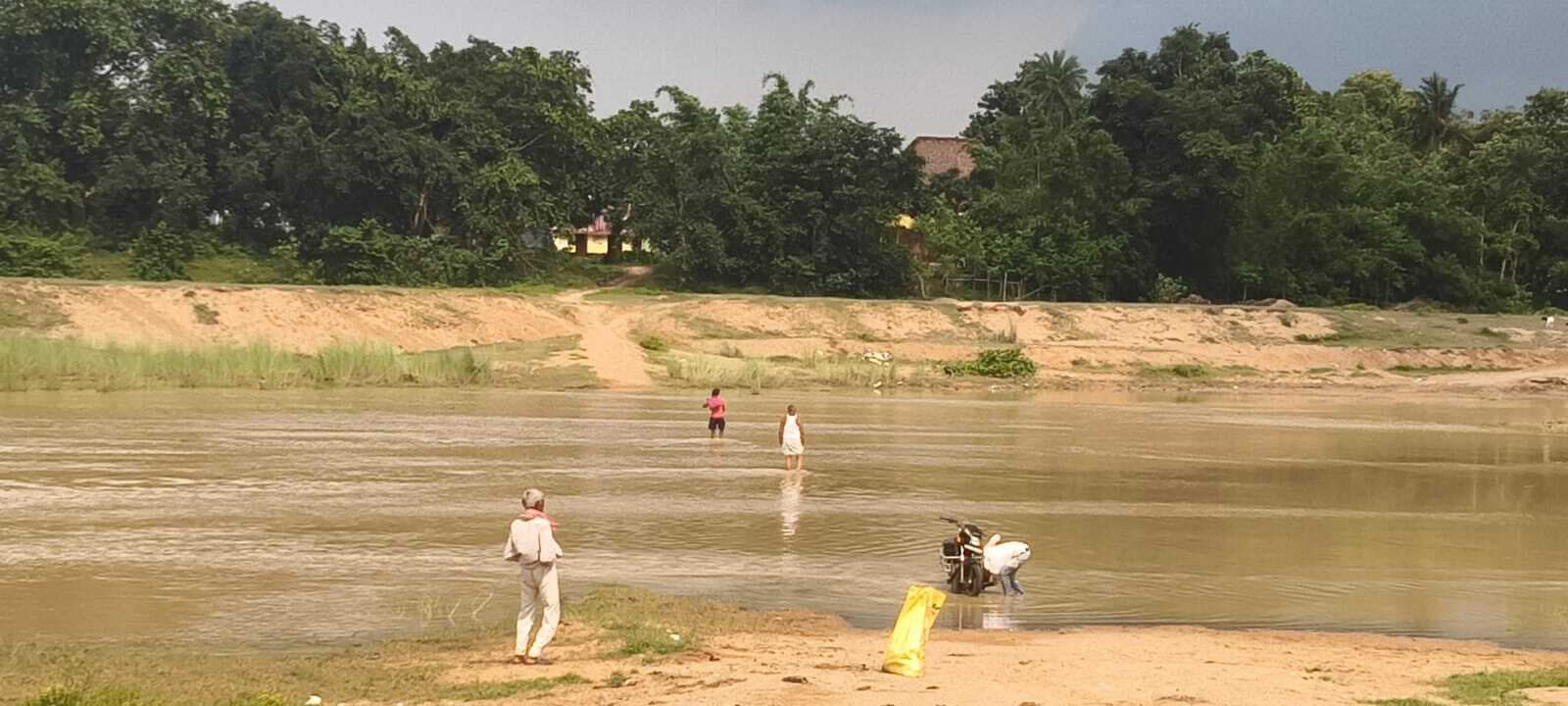 पुल निर्माण नहीं होने से ग्रामीणों में आक्रोश, आंदोलन की चेतावनी
