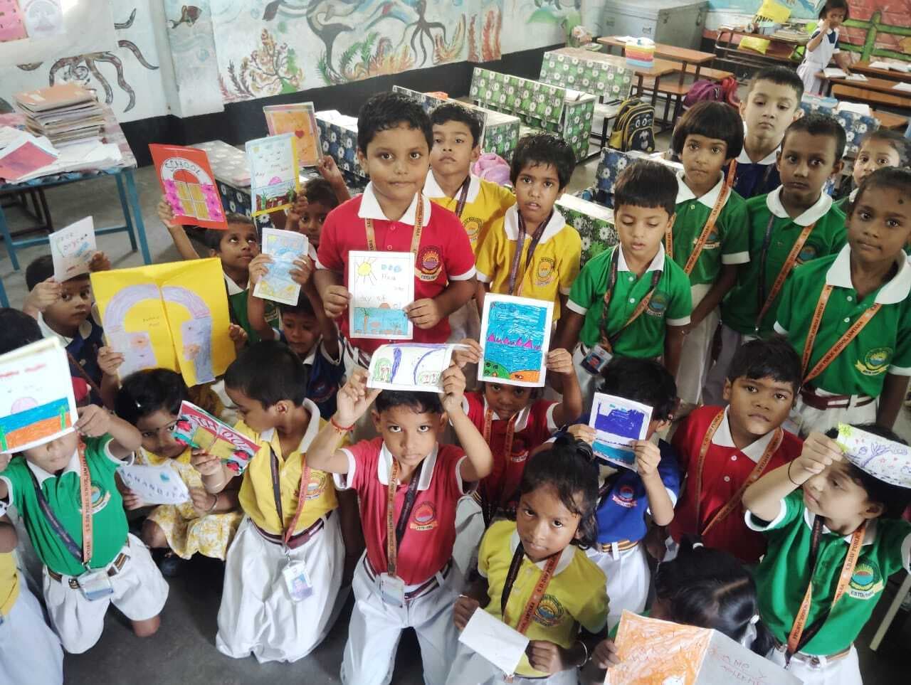 अभिवादन-पत्रक निर्माण में सान्वी, प्रियांश व सुहानी ने मारी बाजी