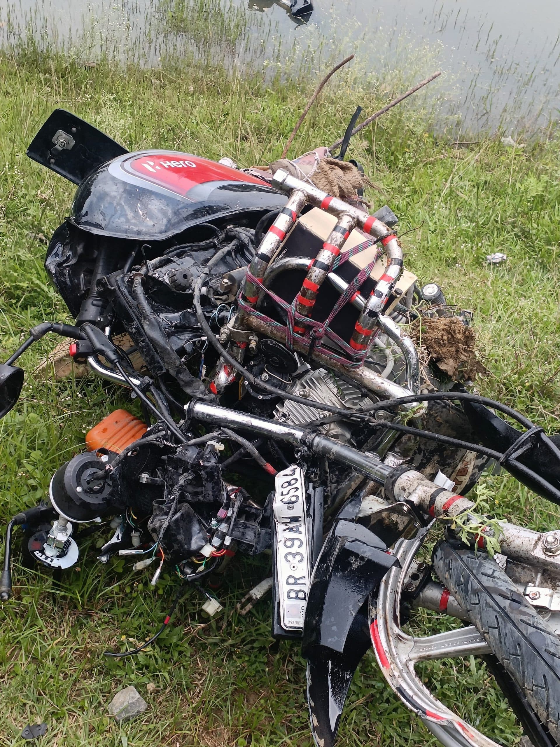 रेलवे क्रॉसिंग पर बाल-बाल बचा युवक