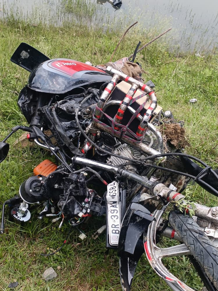 रेलवे क्रॉसिंग पर बाल-बाल बचा युवक