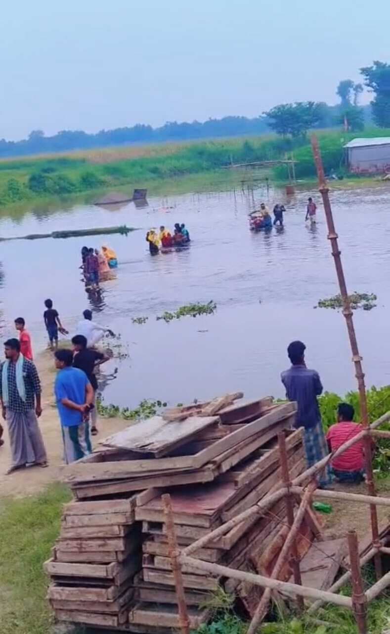 कोढ़ा-बरारी को जोड़ने वाला पुल बना परेशानी का सबब