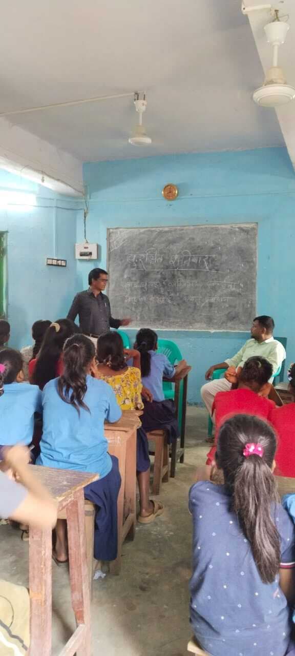 बच्चों को दी सुरक्षा से जुड़ी जानकारी