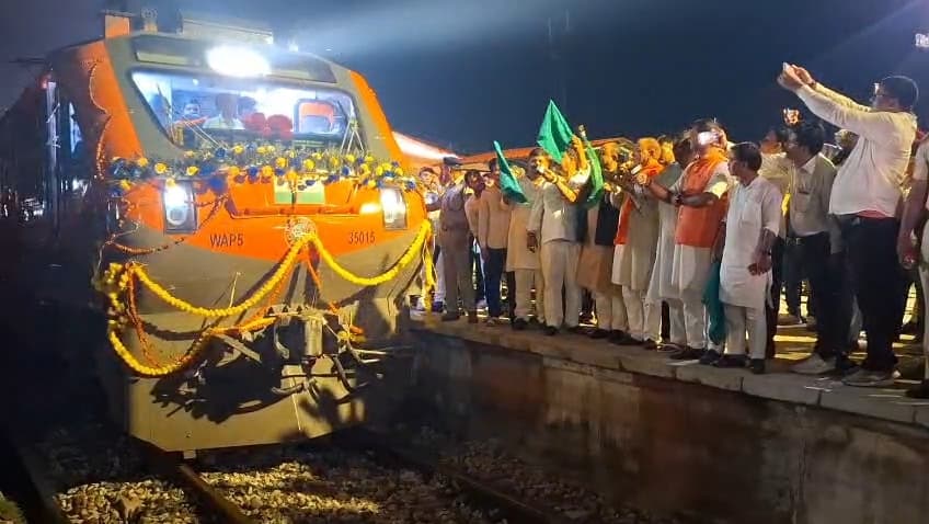 Kaimur News : अयोध्या, लखनऊ, सुल्तानगंज व भागलपुर के लिए भभुआ रोड से जाना हुआ आसान