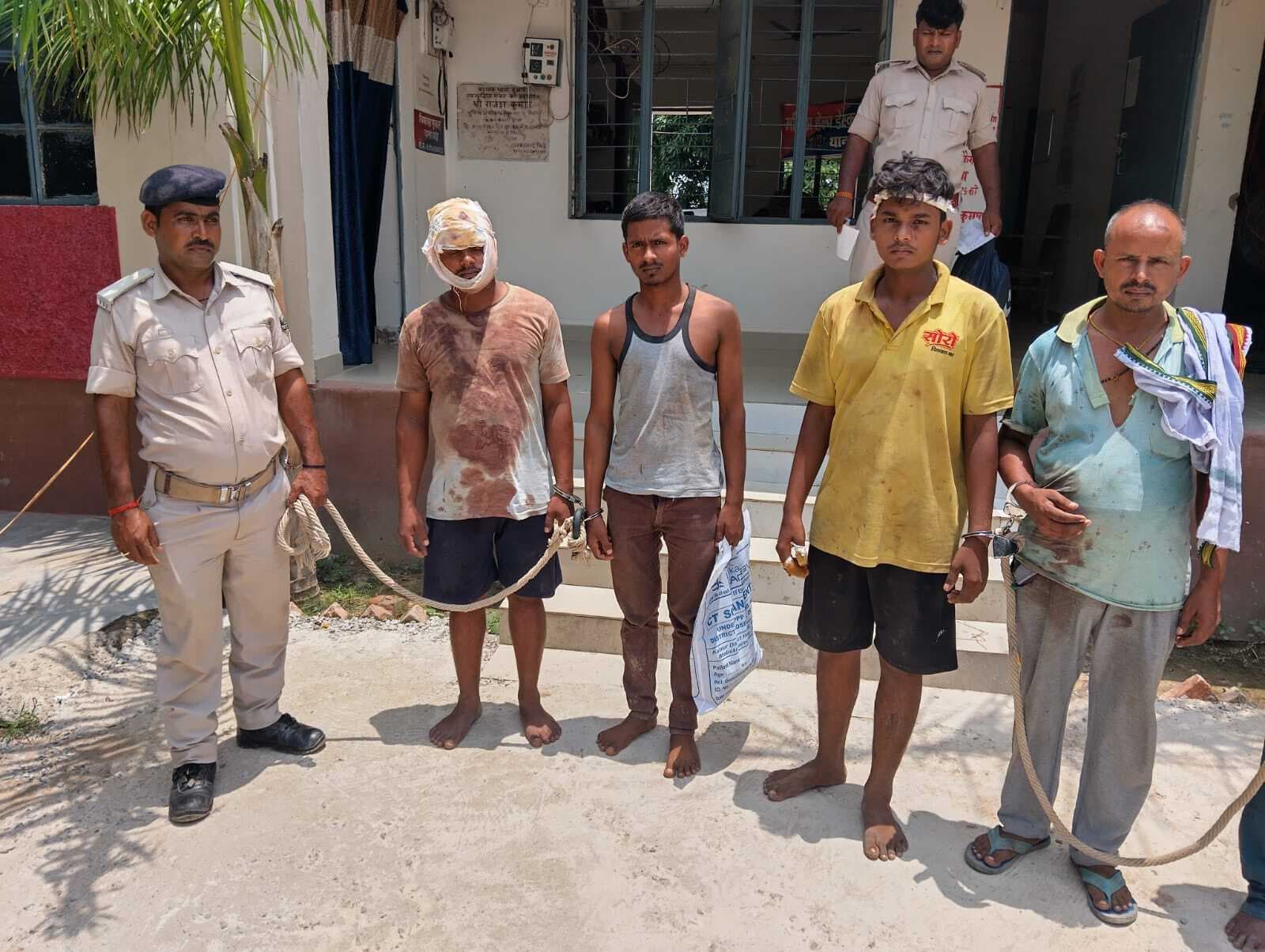 Kaimur News : महरथा गांव में हुई मारपीट में चार घायल, 13 पर केस दर्ज, सात गिरफ्तार