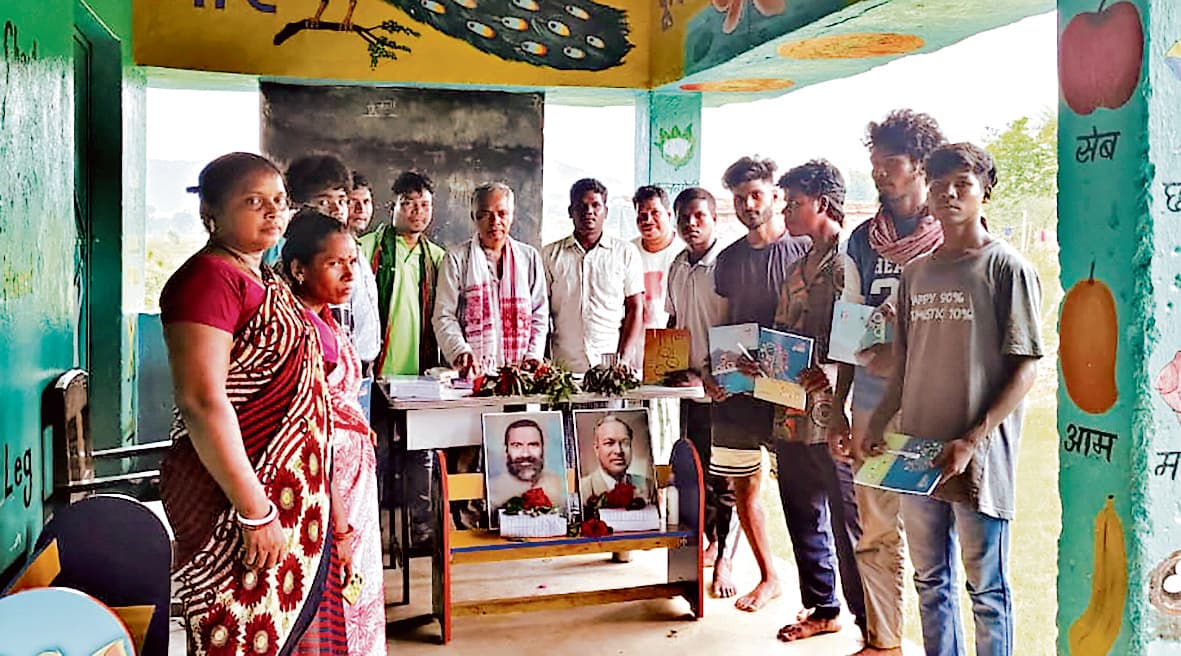 Chaibasa News : अनुशासन और शिक्षा से ही संवरता है भविष्य