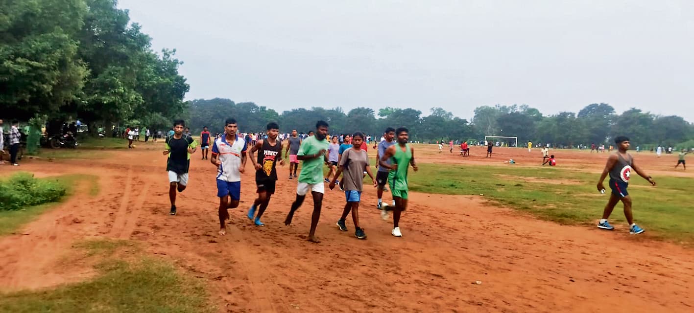 Chaibasa News : होमगार्ड के 1156 पदों पर बहाली आज से,1600 मीटर की दौड़ लगानी होगी