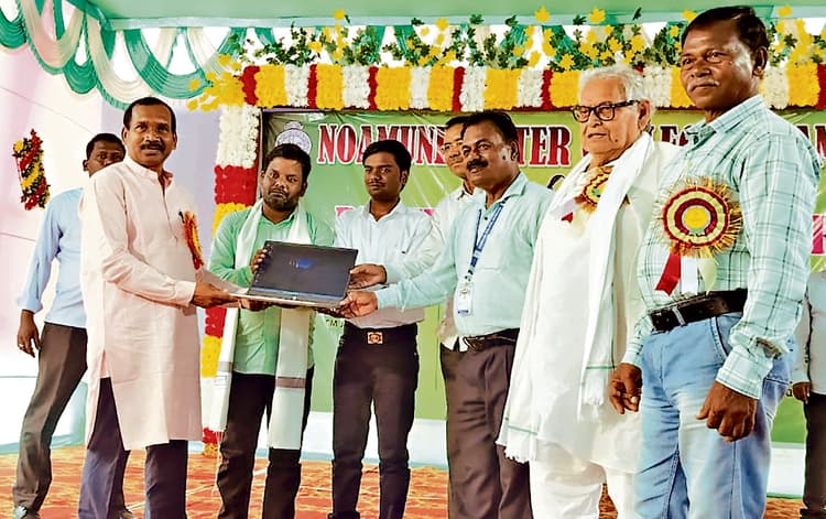 Chaibasa News : छोटे गांव से हैं या गरीब परिवार से, लगन है तो जरूर सफल होंगे