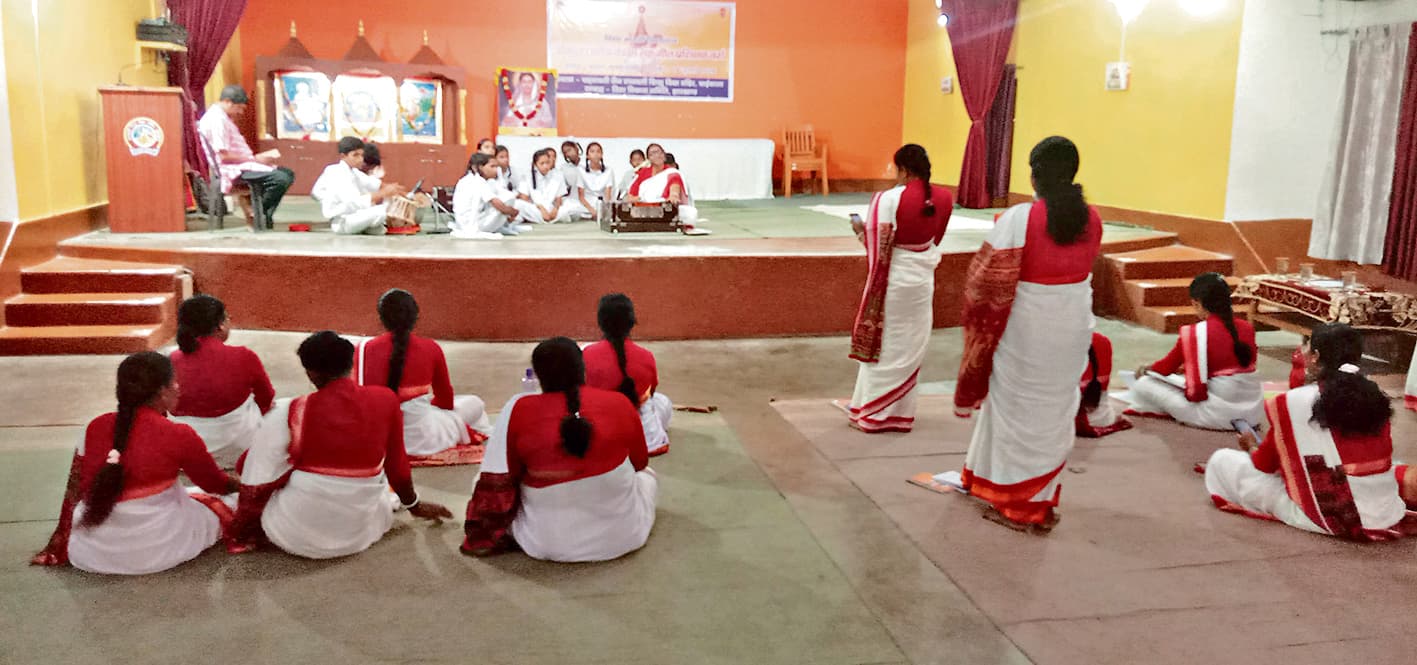 Chaibasa News : शिक्षा के प्रति प्रेम बढ़ाता है संगीत